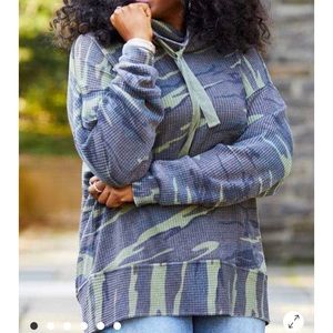 Altar’d State Dreamin' In Thermal Camo Cowl Neck Top - Sz L